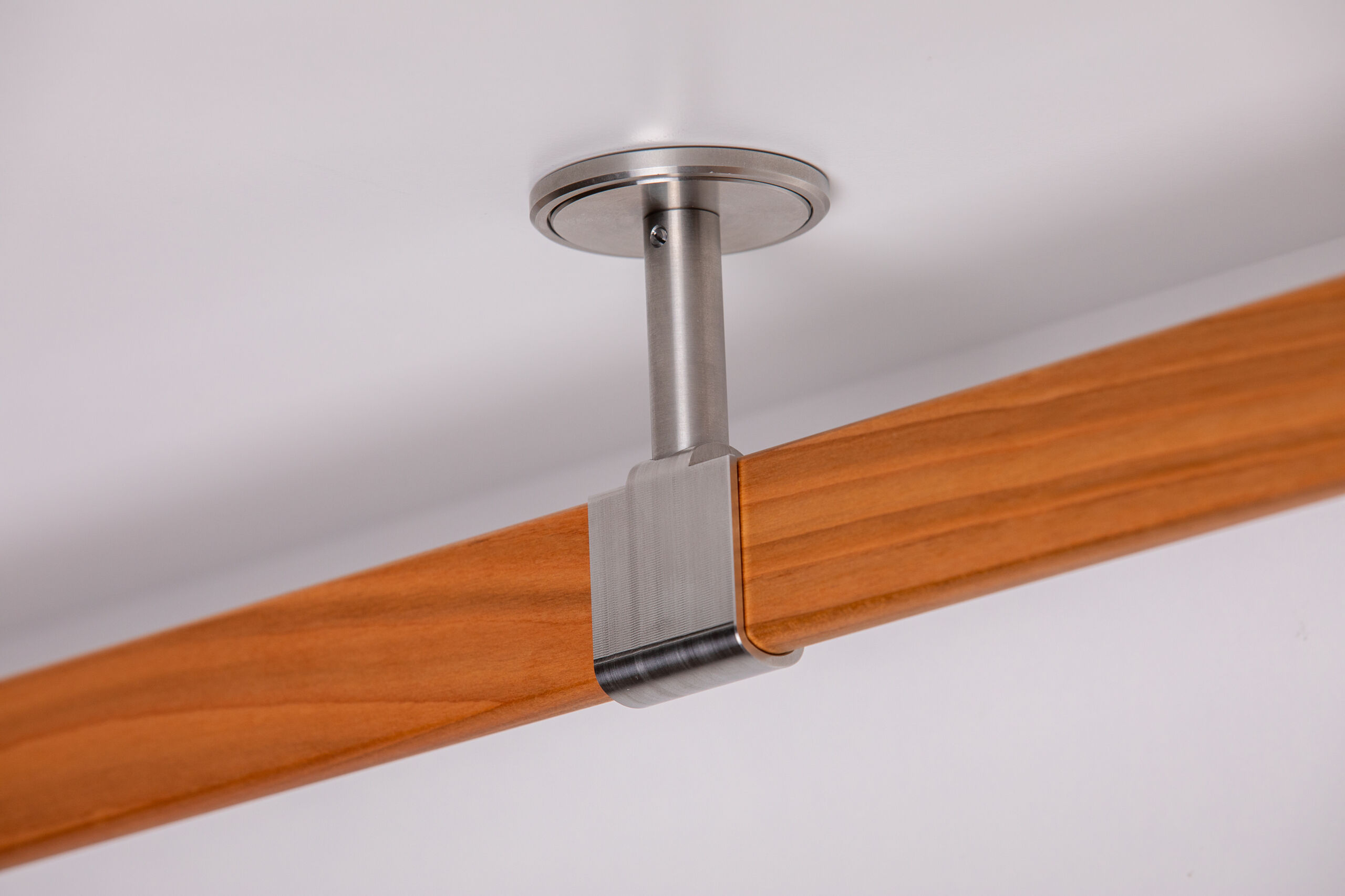 Kirschbaum-Edelstahl-Deckenmittelhalter-scaled Kirschbaum-Edelstahl-Deckenmittelhalter-scaled