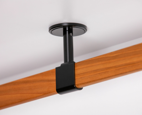 Kirschbaum-schwarz-Deckenmittelhalter-scaled